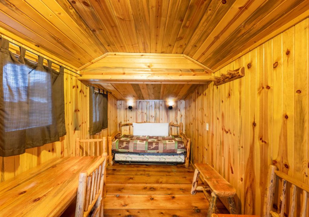 Postel nebo postele na pokoji v ubytování Union Creek Resort