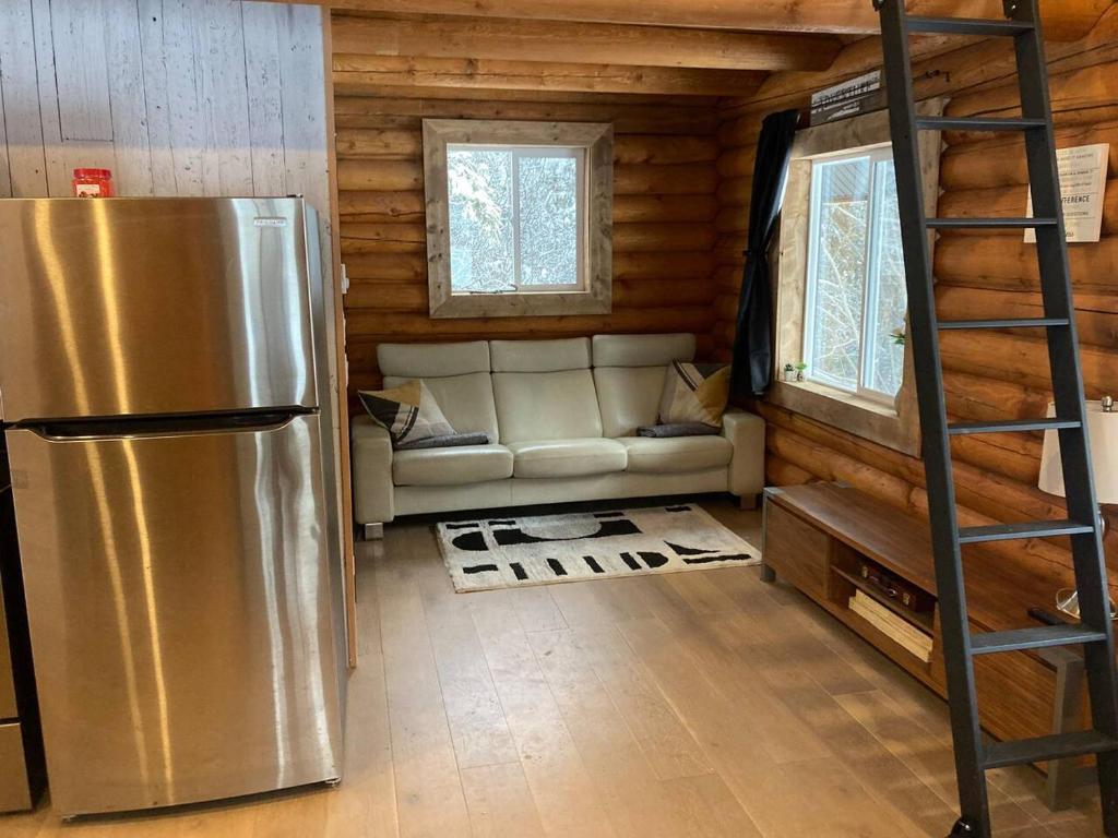 Kuchyň nebo kuchyňský kout v ubytování Lofted log cabin with fire table