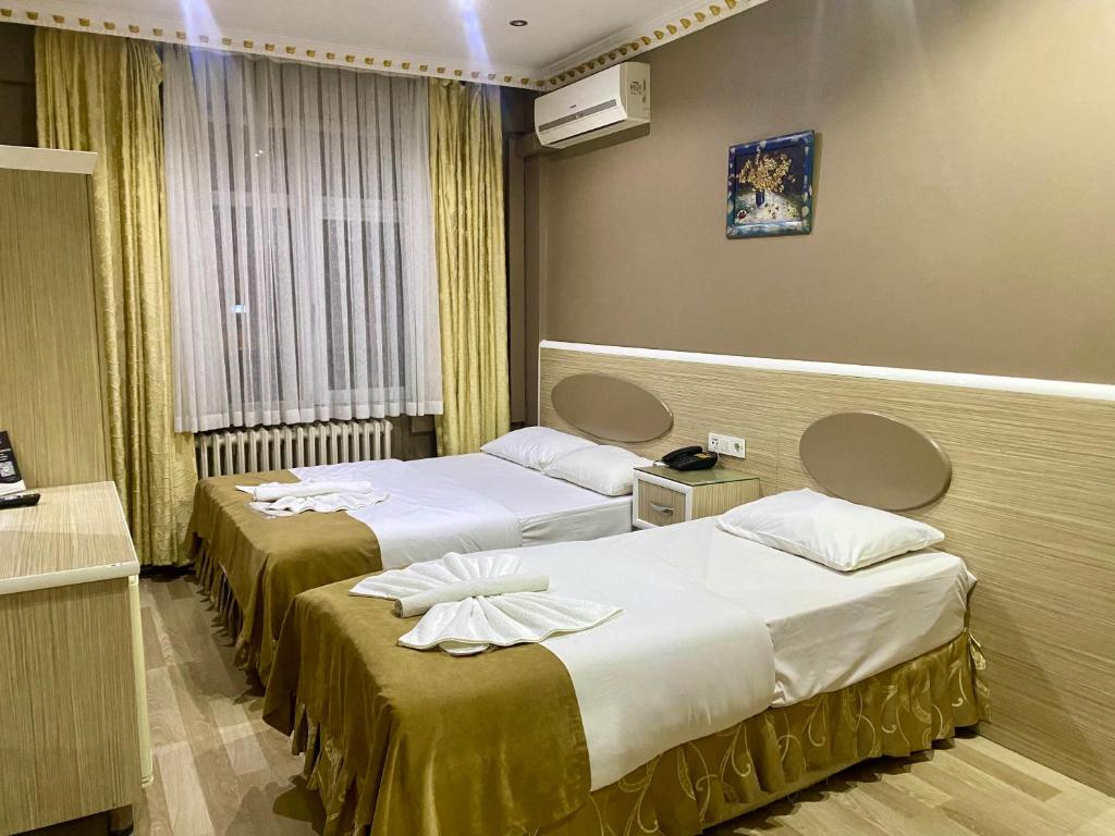 Postel nebo postele na pokoji v ubytování Grand Oral Hotel