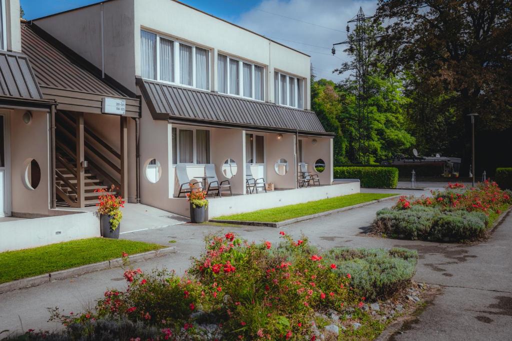 Vrt pred nastanitvijo Ljubljana Resort Hotel & Camping