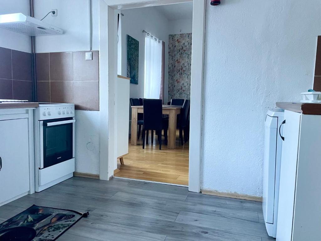 Kuchyň nebo kuchyňský kout v ubytování Apartment zur Brücke