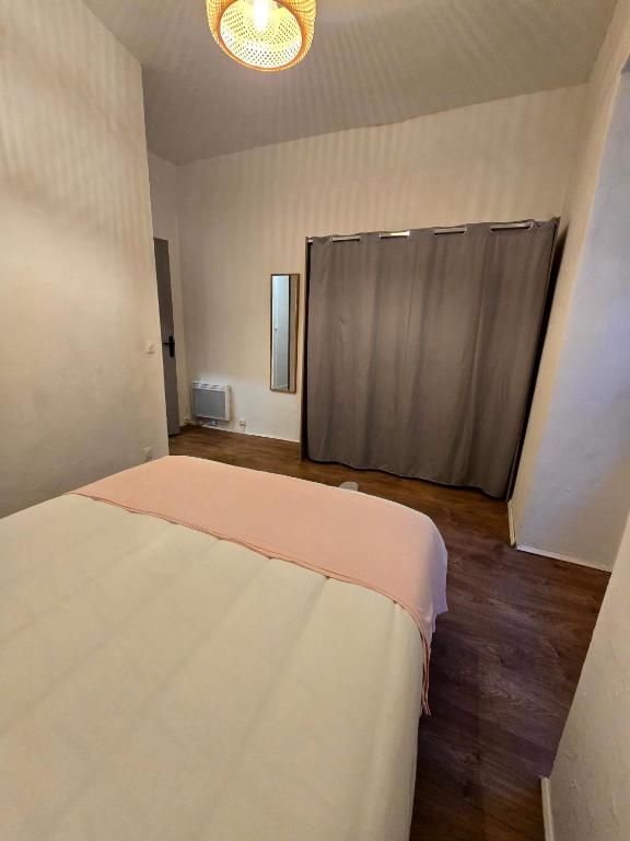 Postel nebo postele na pokoji v ubytování Appartement 2 chambres, cuisine équipée