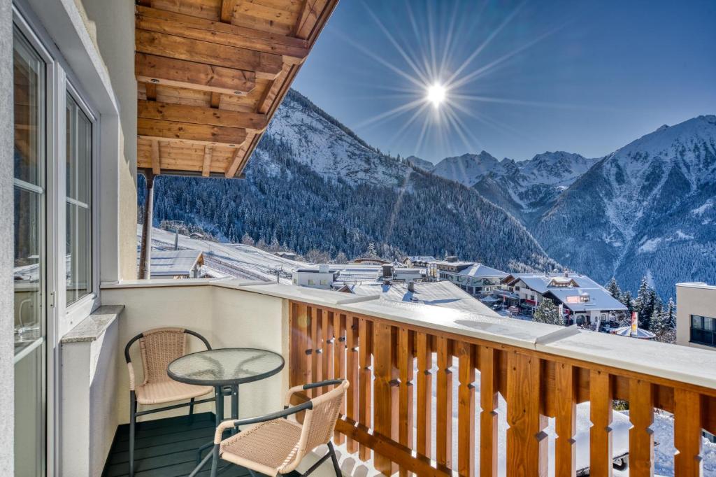 Nespecifikovaný výhled na hory nebo výhled na hory při pohledu z hotelu