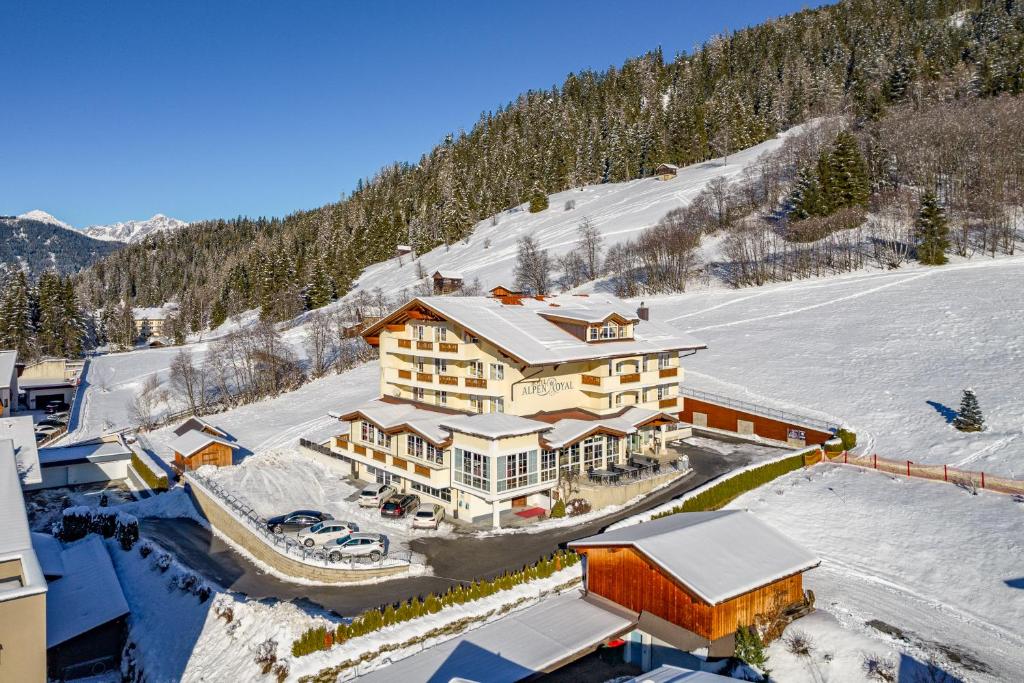 Nespecifikovaný výhled na hory nebo výhled na hory při pohledu z hotelu