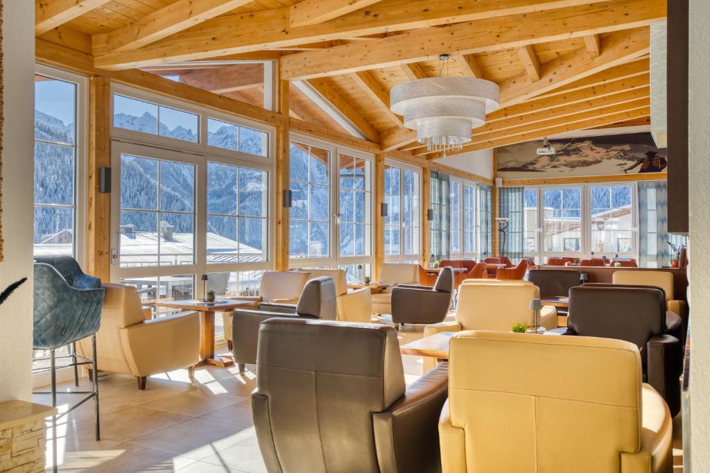 Posezení v ubytování Hotel Alpen-Royal