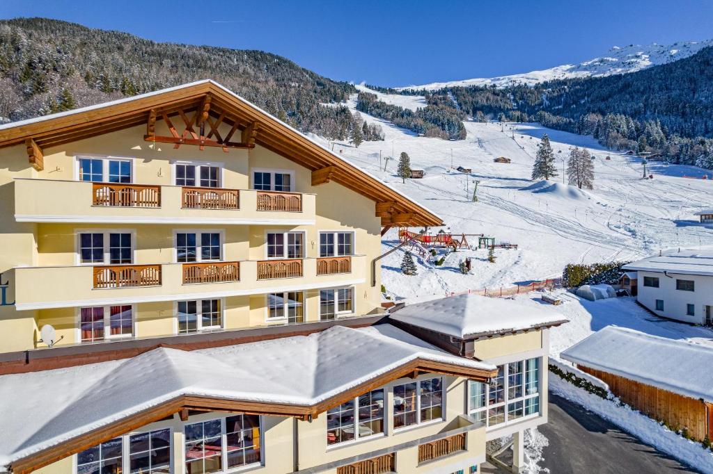 Nespecifikovaný výhled na hory nebo výhled na hory při pohledu z hotelu