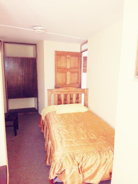 Una cama o camas en una habitación de Euro Hostal