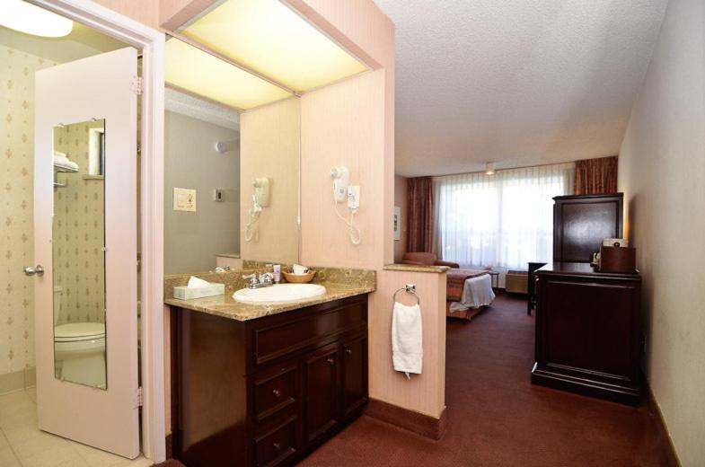 Days Inn & Suites by Wyndham Mountain View photo