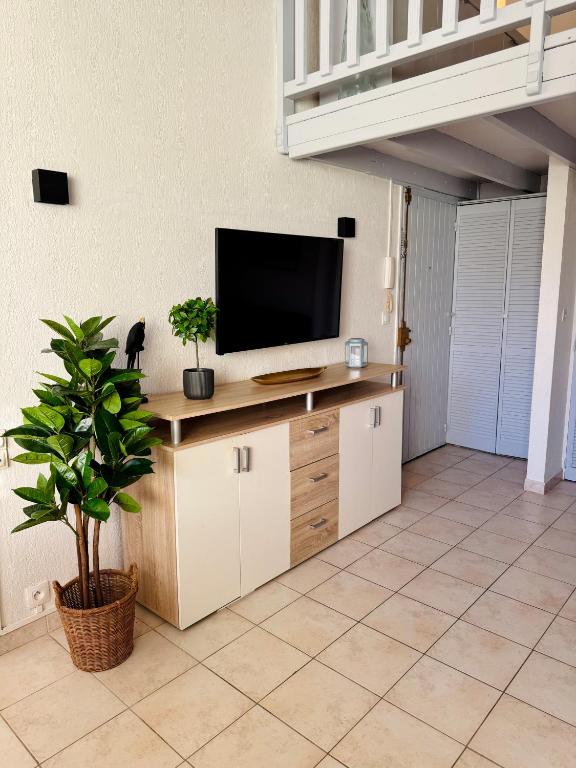 TV a/nebo společenská místnost v ubytování Horizon Cozy