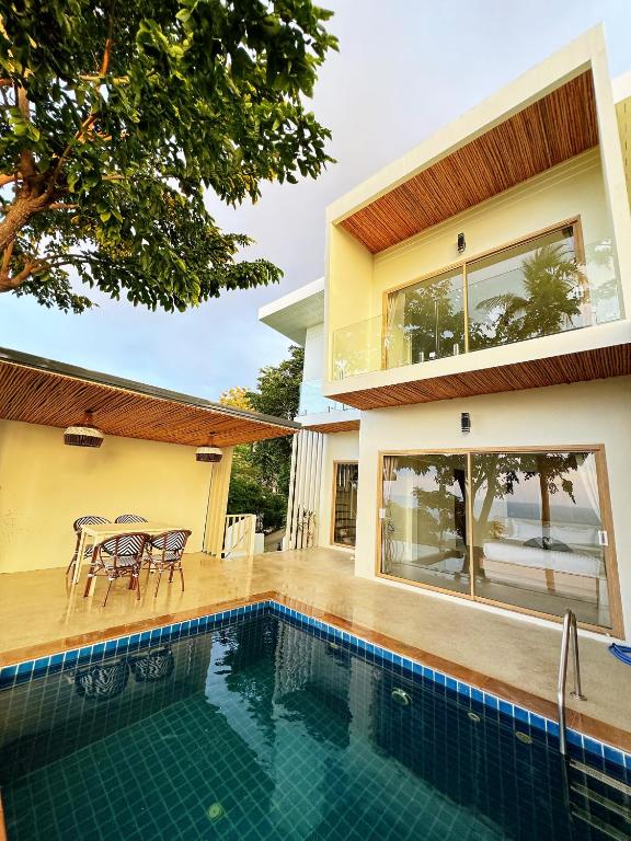 Der Swimmingpool an oder in der Nähe von High Life Villas