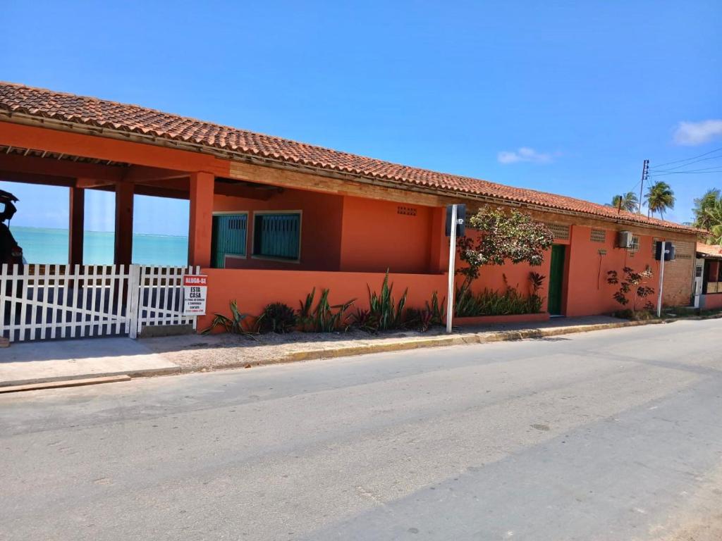 a house on the side of a street at O De Casa in Japaratinga