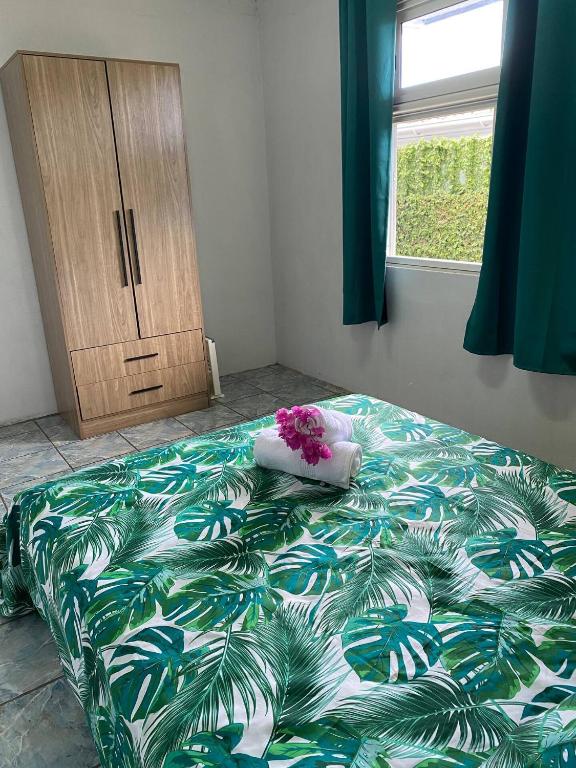 Postel nebo postele na pokoji v ubytování Manureva Lodge