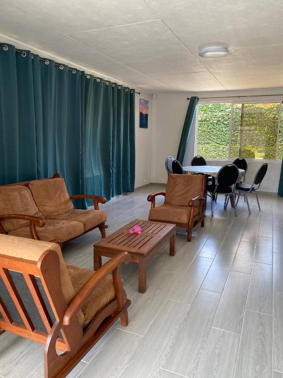Posezení v ubytování Manureva Lodge