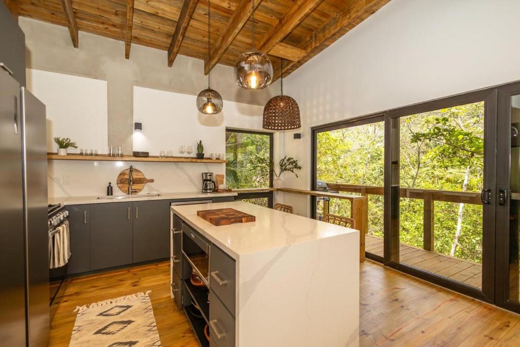 Kuchyň nebo kuchyňský kout v ubytování Villa Sea Breeze