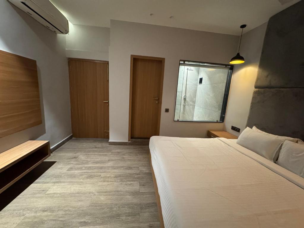 Postel nebo postele na pokoji v ubytování The Beach House Candolim