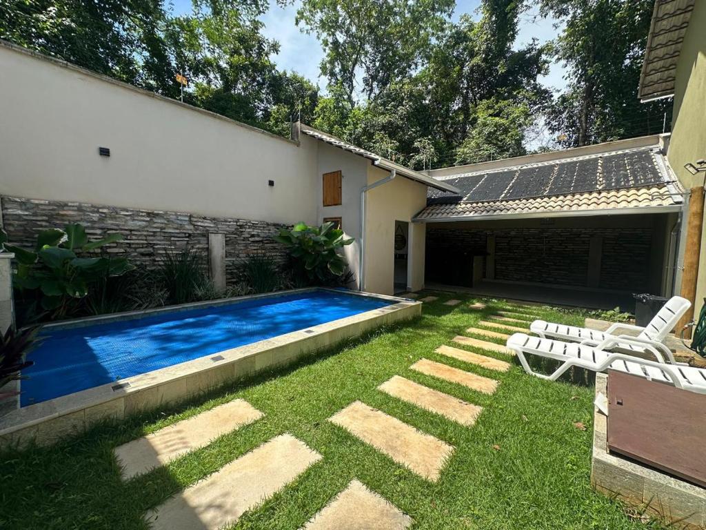 Bazén v ubytování Loft Rio da Mata nebo v jeho okolí