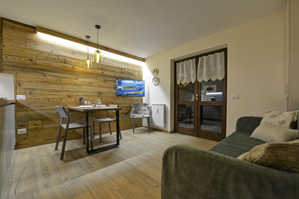 TV a/nebo společenská místnost v ubytování Petit Grandze, caldo rifugio