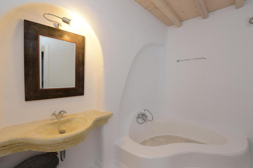 Koupelna v ubytování Villa Crystal with Heated Pool by Diles Villas