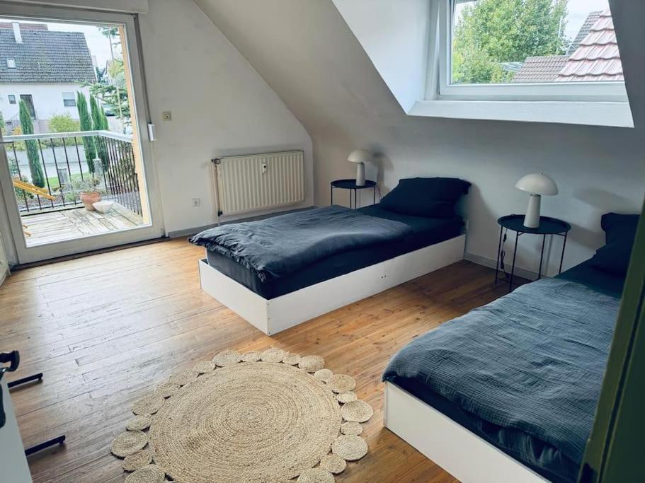 Ένα ή περισσότερα κρεβάτια σε δωμάτιο στο 100 m2, 3 Zimmer, Parkplätze, Balkon, Europapark