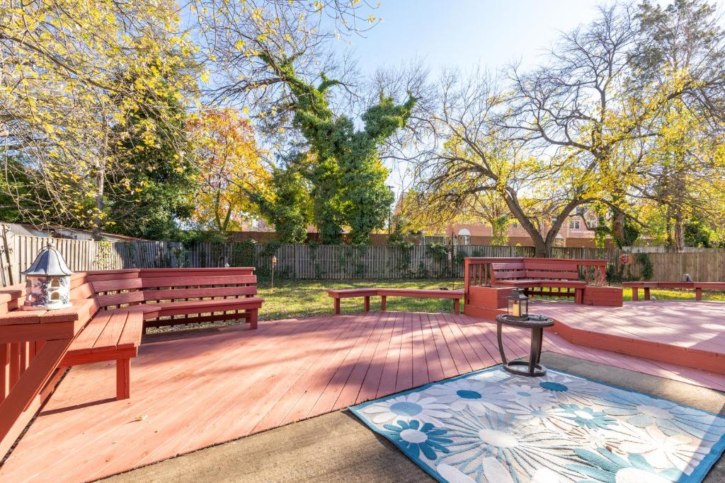 Κήπος έξω από το Home near Dulles Airport & Metro