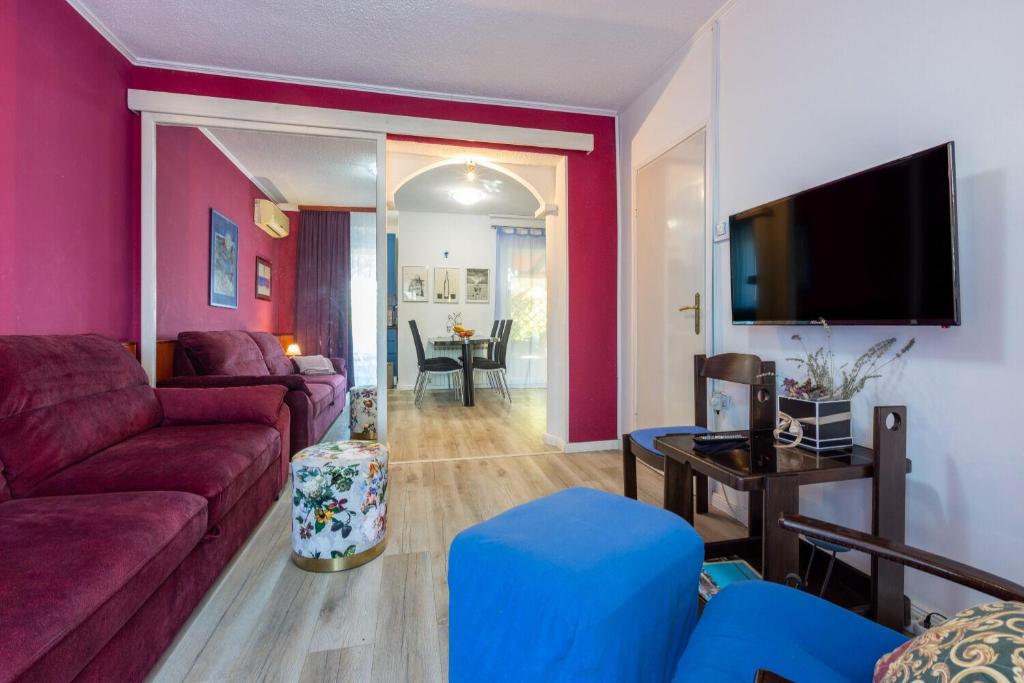 TV a/nebo společenská místnost v ubytování Apartments Mila