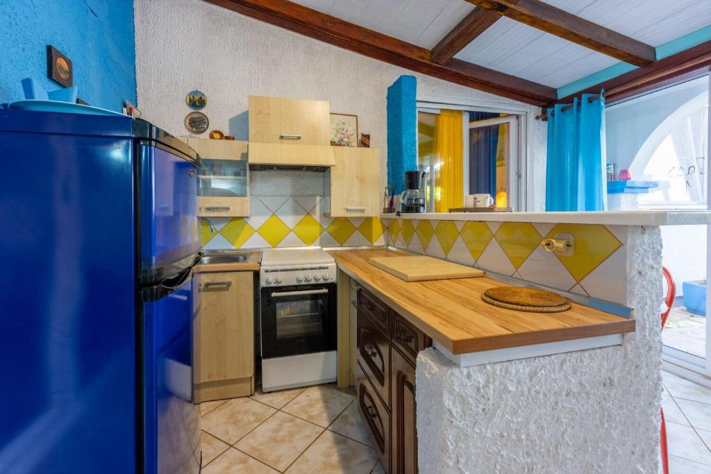 Kuchyň nebo kuchyňský kout v ubytování Apartments Mila