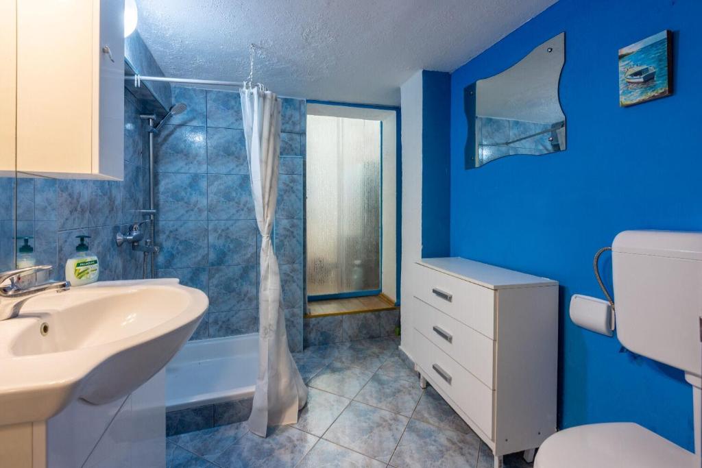Koupelna v ubytování Apartments Mila