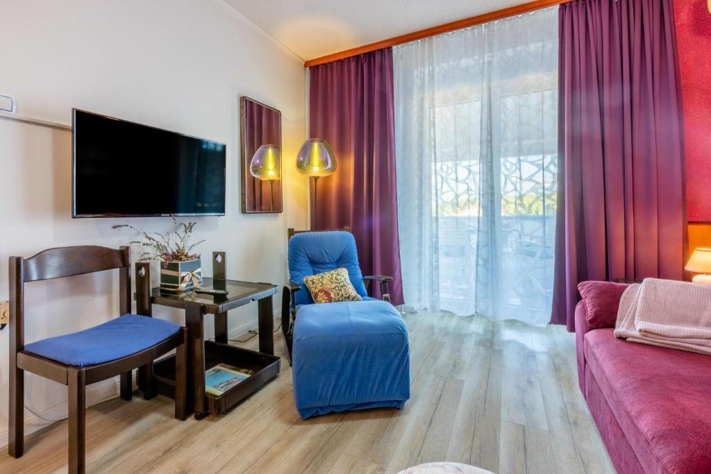 TV a/nebo společenská místnost v ubytování Apartments Mila
