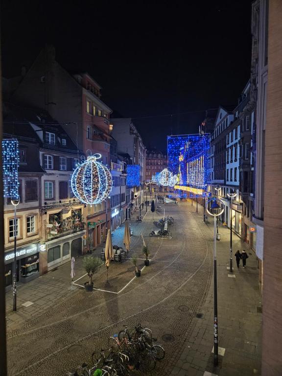 Nespecifikovaný výhled na destinaci Štrasburk nebo výhled na město při pohledu z apartmánu