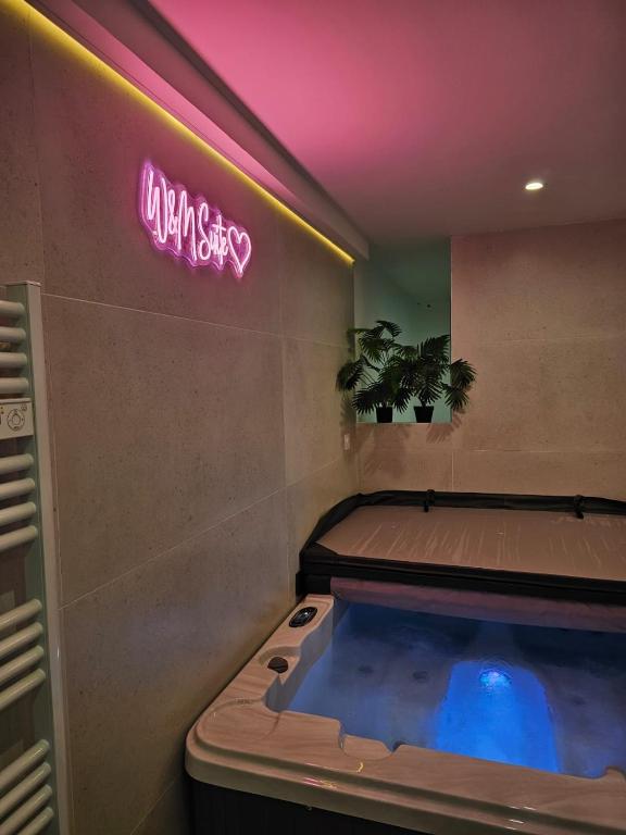 Fotografie z fotogalerie ubytování Appartement SPA - W&M Suite v destinaci Clermont-lʼHérault