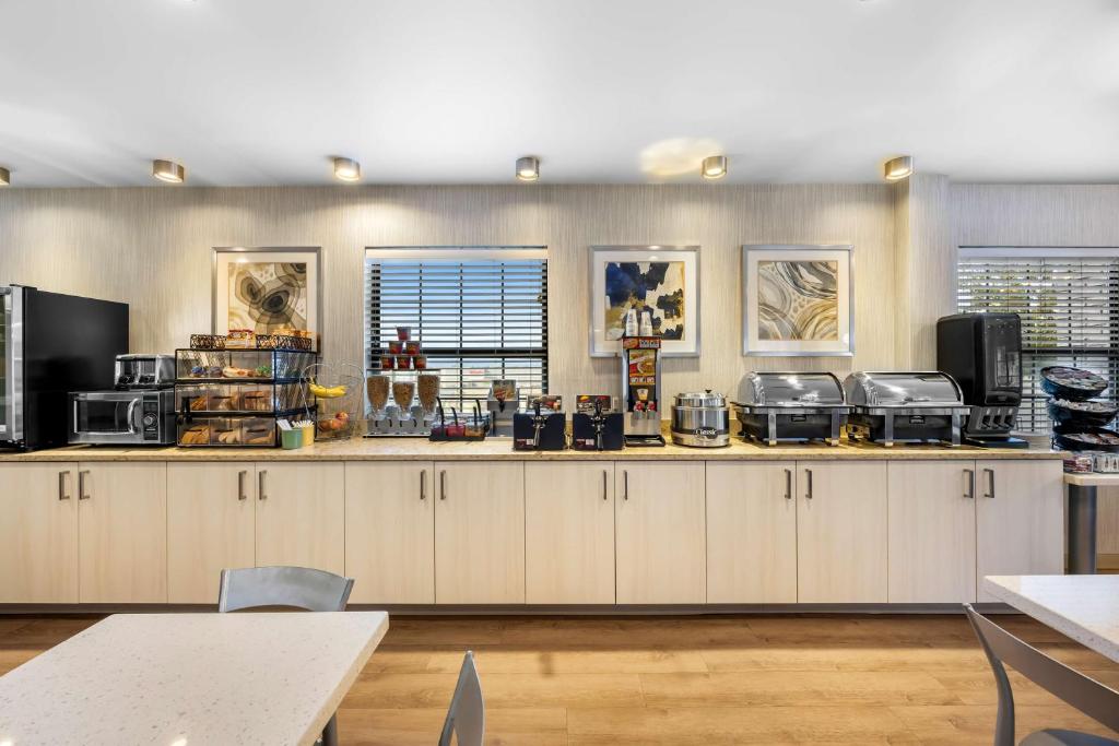 Kuchyň nebo kuchyňský kout v ubytování Best Western Grants Pass Inn
