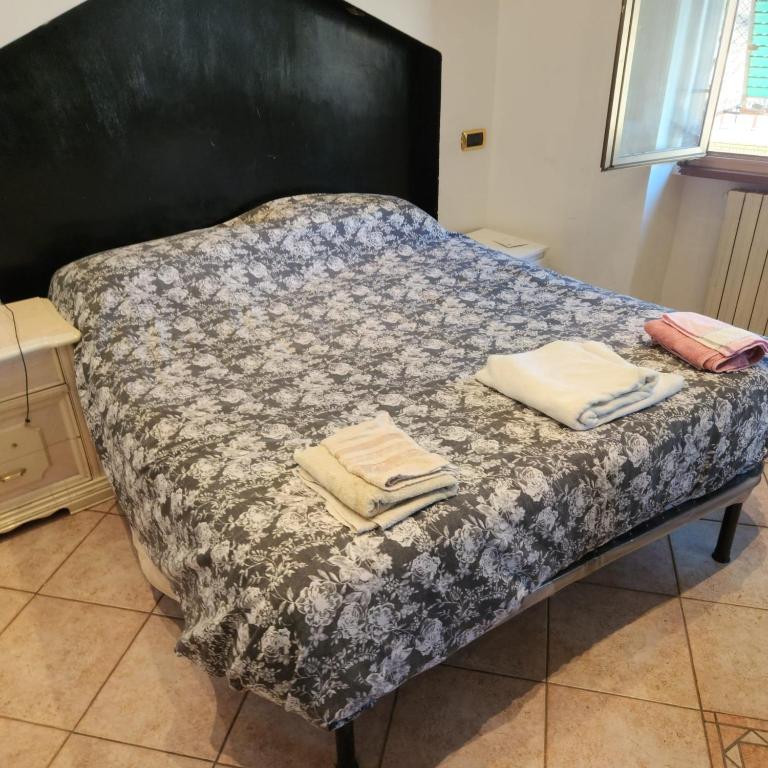 a bed with two towels sitting on top of it at Attico Panoramico Gardenie in Rome