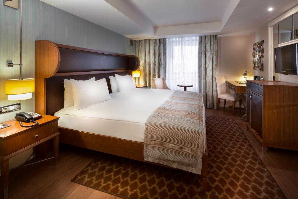 Postel nebo postele na pokoji v ubytování Titanic Comfort Sisli