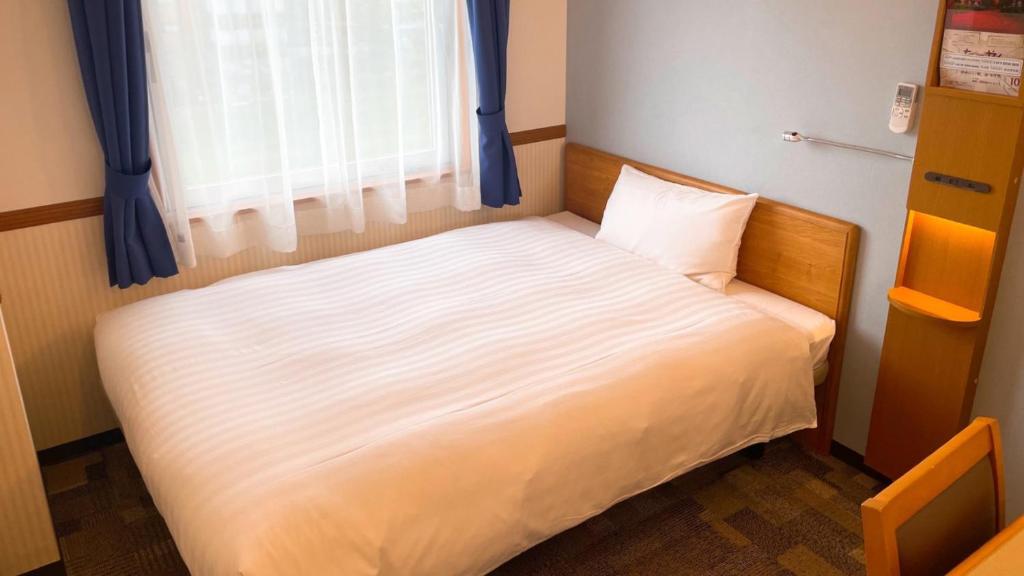 Postel nebo postele na pokoji v ubytování Toyoko Inn Mito-eki Minami-guchi