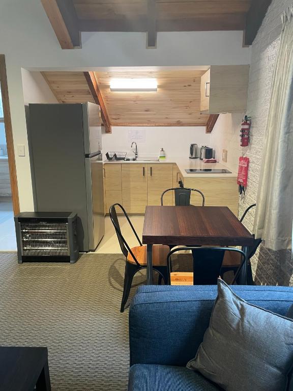 Кухня или мини-кухня в Alpine Retreat Mt Buller
