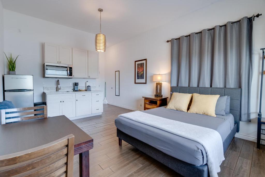 Kuchyň nebo kuchyňský kout v ubytování Unit 1 Maui Ohana Modern Studio