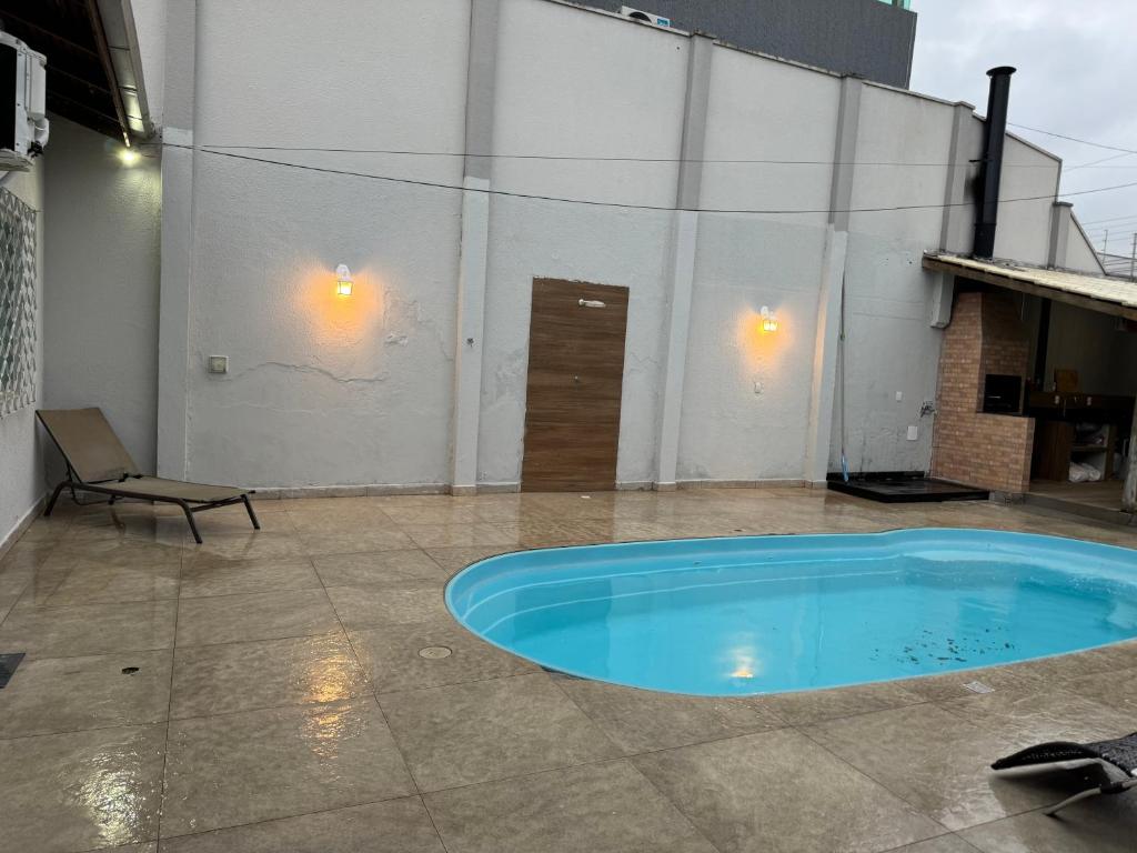 Bazén v ubytování Casa no centro de Balneário Camboriú nebo v jeho okolí