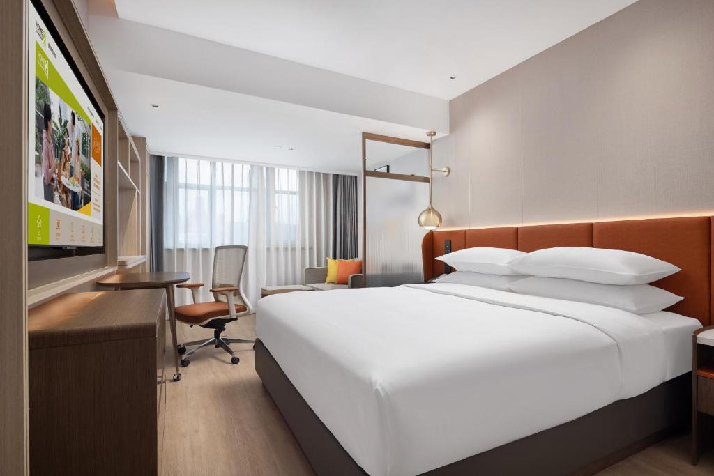 Postel nebo postele na pokoji v ubytování Home2 Suite by Hilton Harbin Central Street