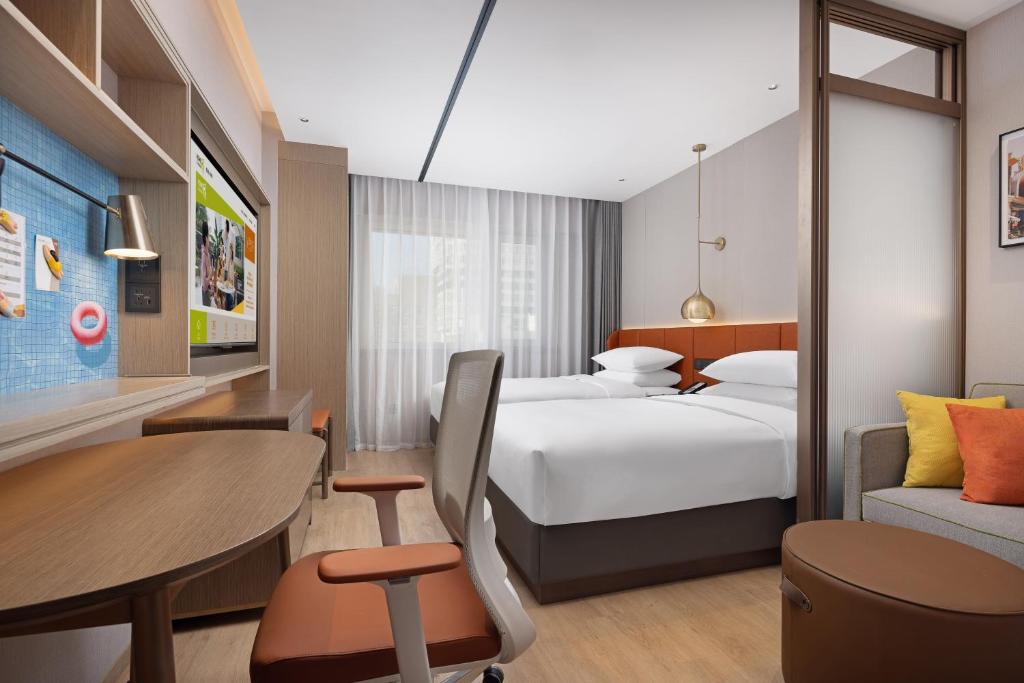 Postel nebo postele na pokoji v ubytování Home2 Suite by Hilton Harbin Central Street