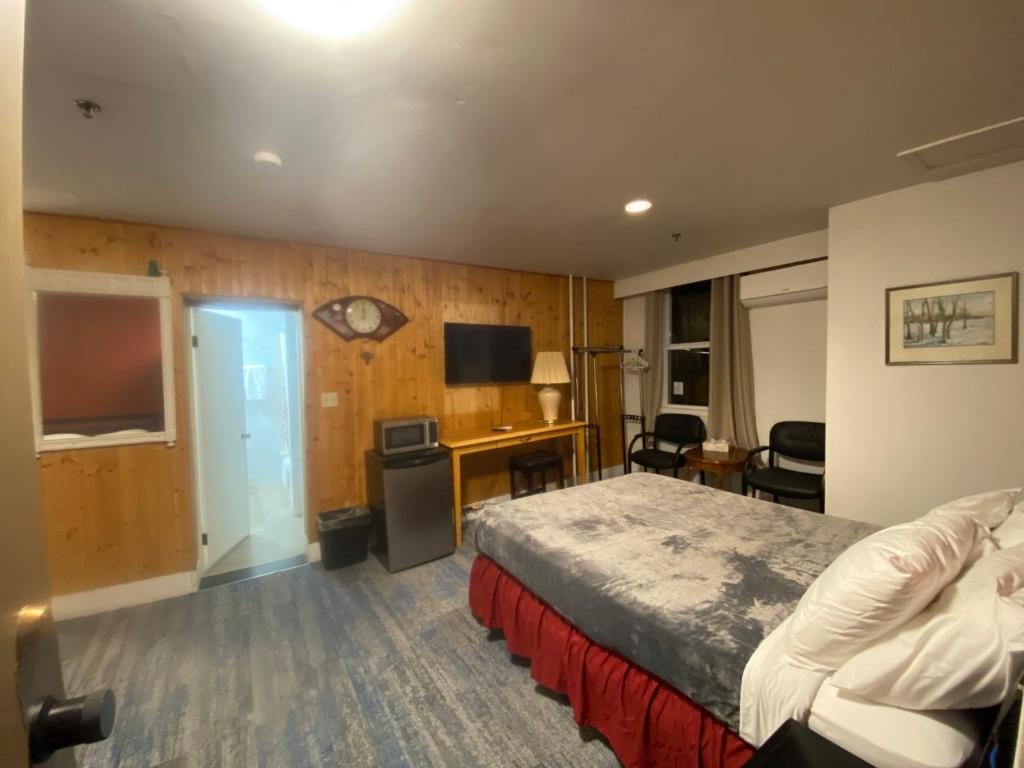 Postel nebo postele na pokoji v ubytování coldwater hotel