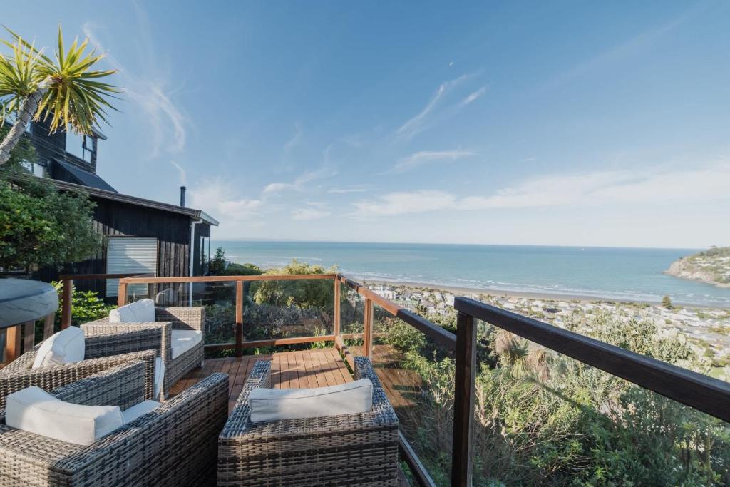 The Ultimate Cecil Wood Stay - Hot Tub BBQ & Views