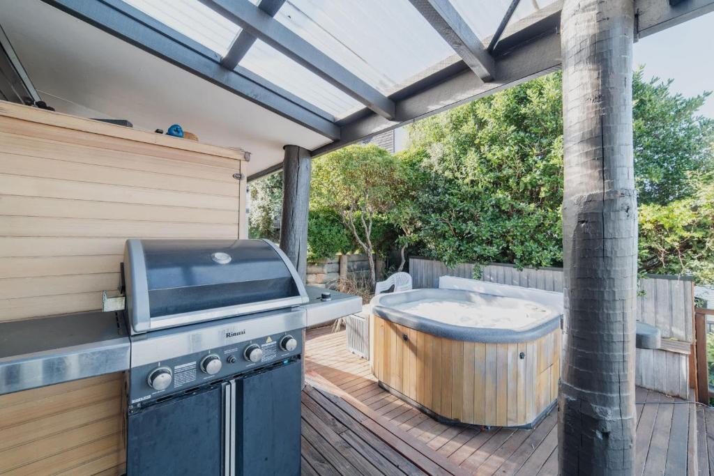 The Ultimate Cecil Wood Stay - Hot Tub BBQ & Views - Resim 2