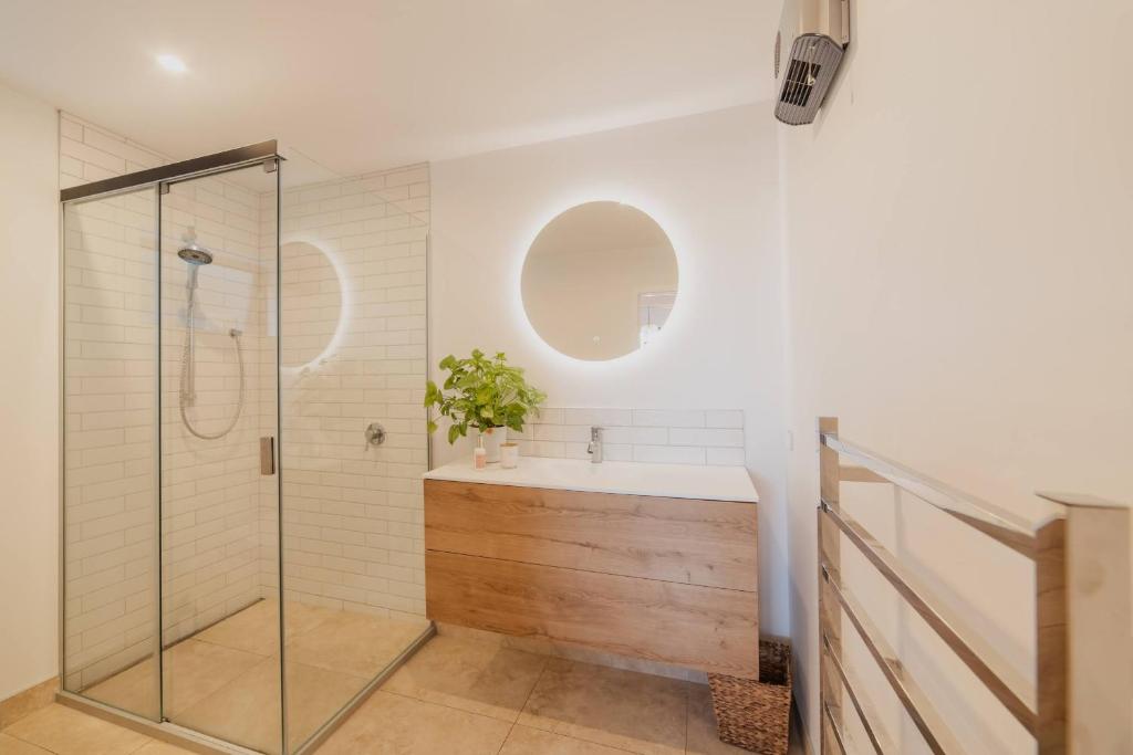 The Ultimate Cecil Wood Stay - Hot Tub BBQ & Views - Resim 24