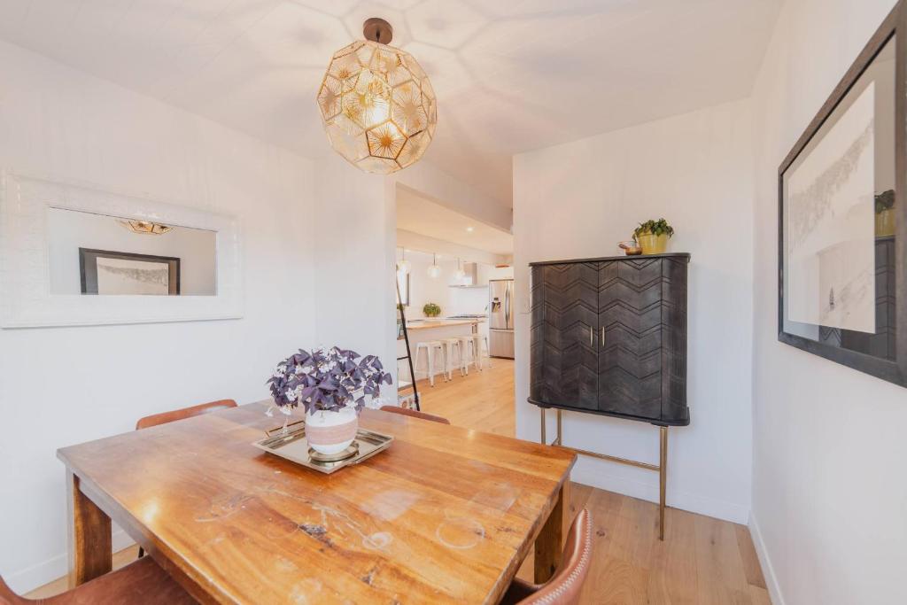 The Ultimate Cecil Wood Stay - Hot Tub BBQ & Views - Resim 11