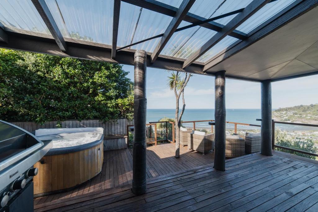 The Ultimate Cecil Wood Stay - Hot Tub BBQ & Views - Resim 13