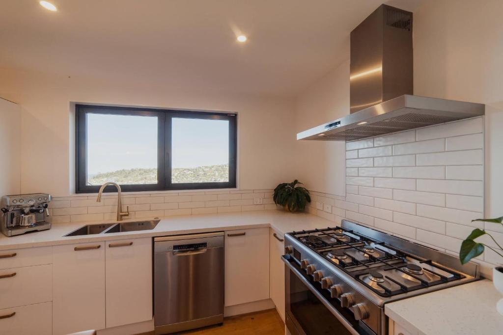 The Ultimate Cecil Wood Stay - Hot Tub BBQ & Views - Resim 29