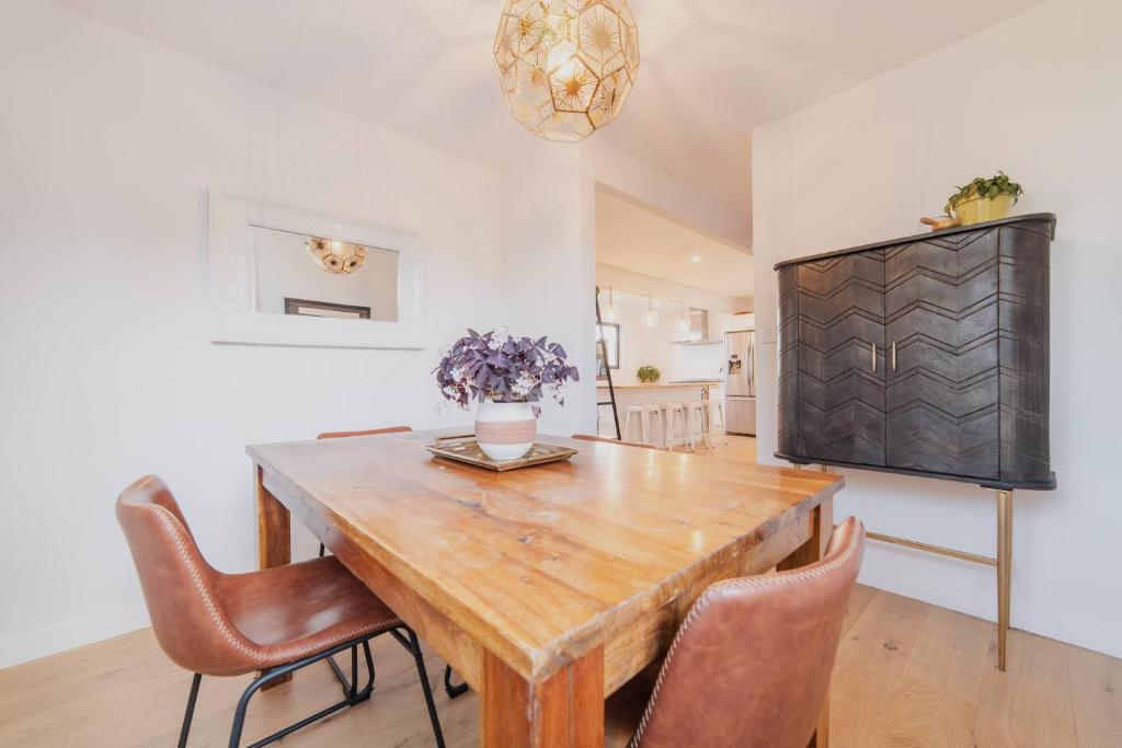 The Ultimate Cecil Wood Stay - Hot Tub BBQ & Views - Resim 32