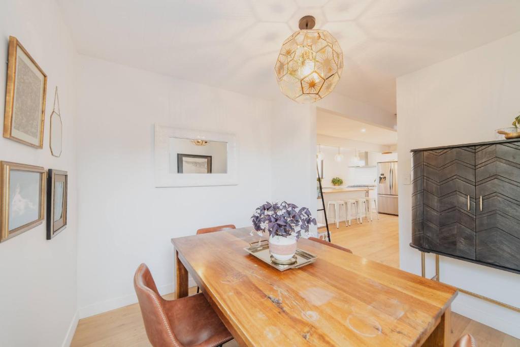 The Ultimate Cecil Wood Stay - Hot Tub BBQ & Views - Resim 33