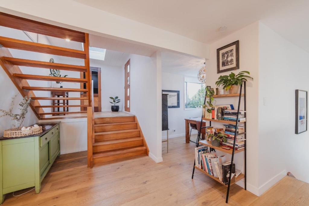 The Ultimate Cecil Wood Stay - Hot Tub BBQ & Views - Resim 35