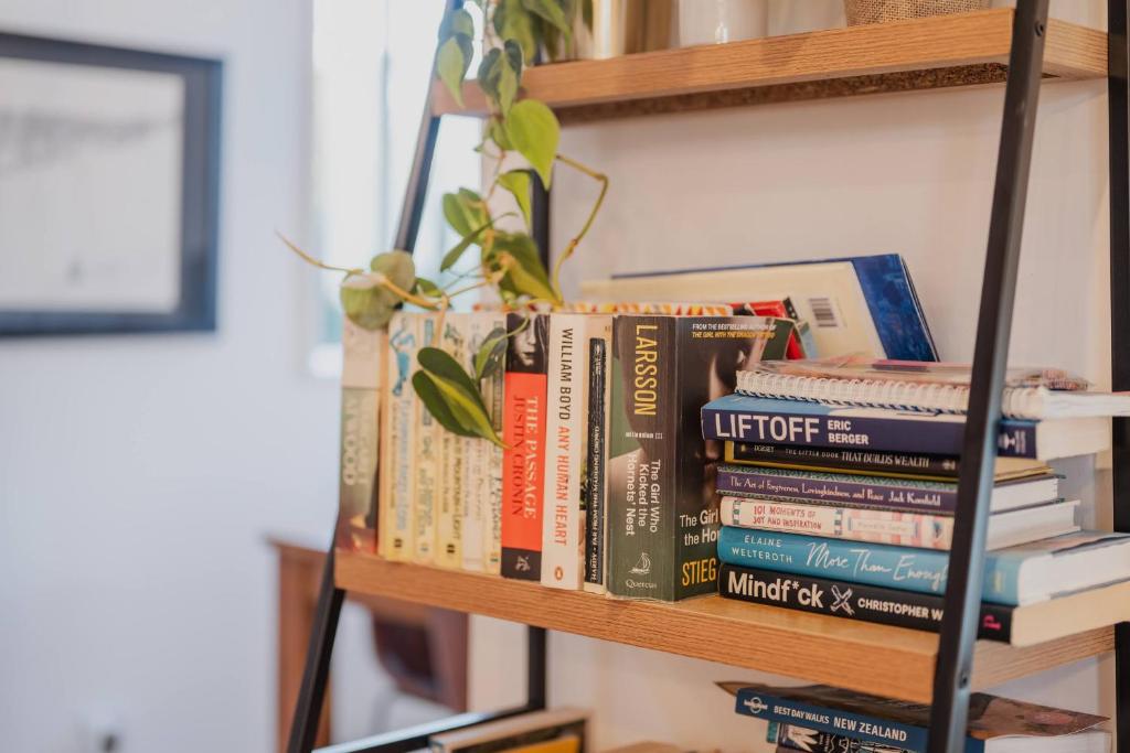 The Ultimate Cecil Wood Stay - Hot Tub BBQ & Views - Resim 45